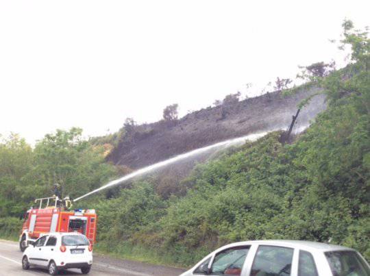 Fiamme sulla costa molisana