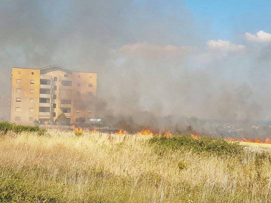 Fiamme in via Mar Mediterraneo