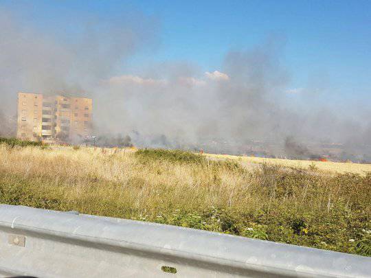 Fiamme in via Mar Mediterraneo