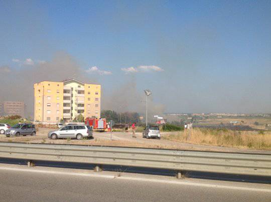 Fiamme in via Mar Mediterraneo