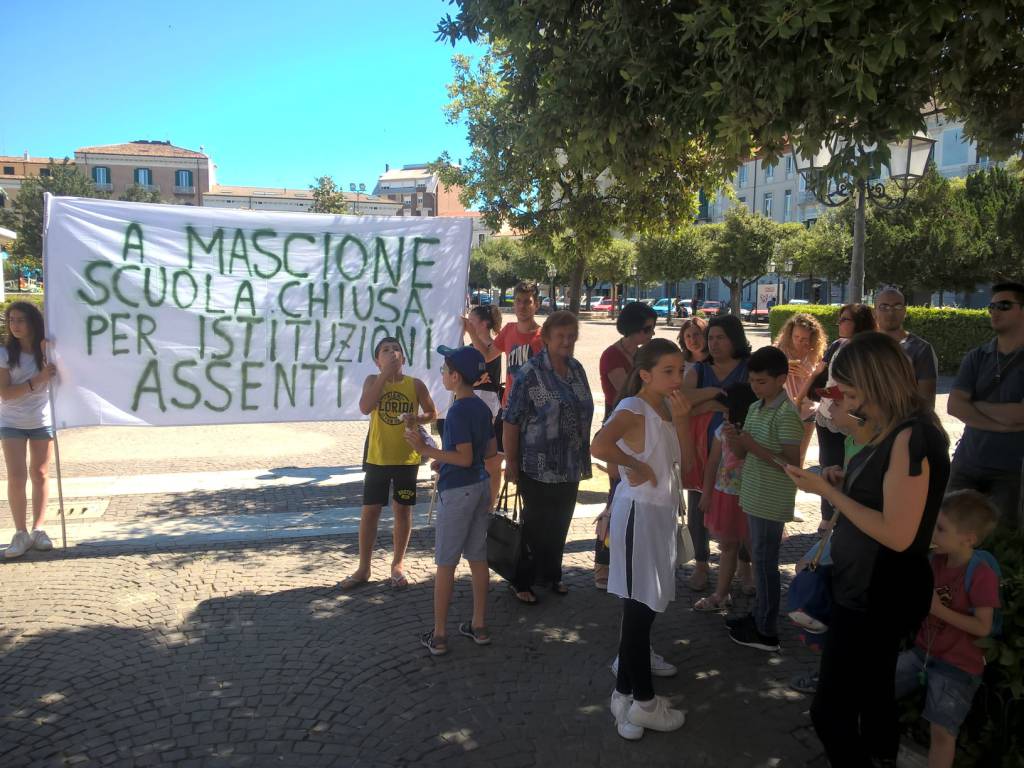 Protesta scuola Mascione