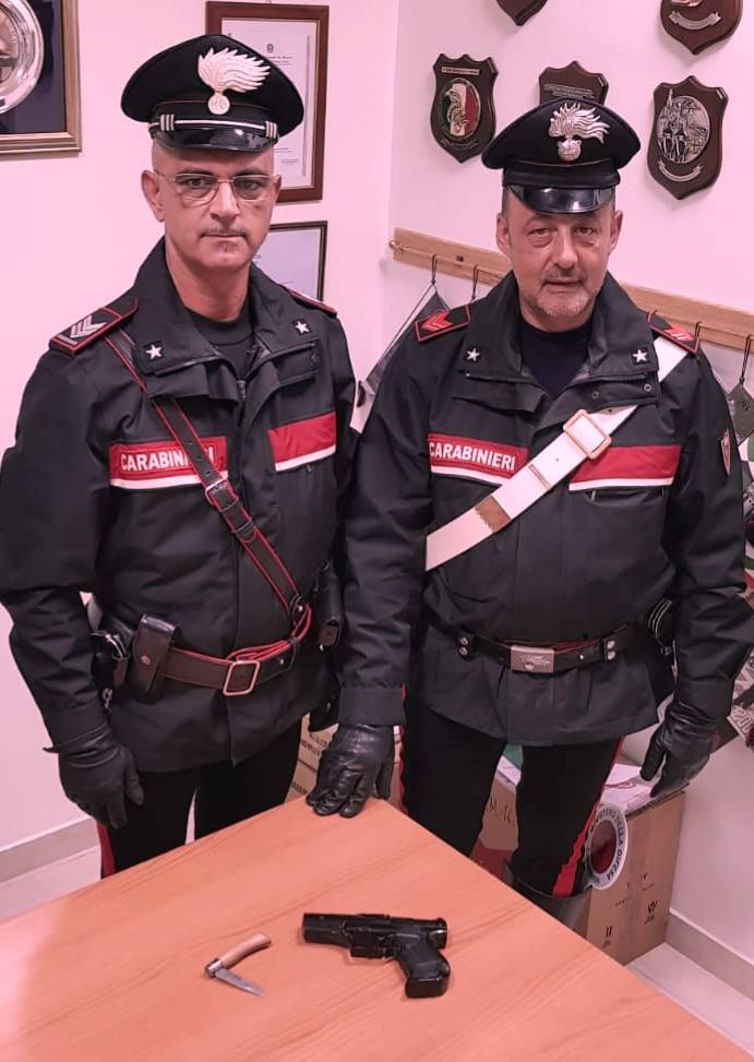 carabinieri coltello 