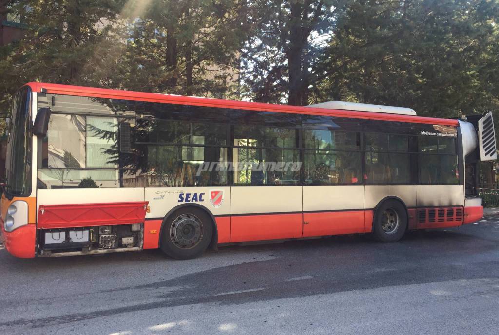 autobus in fiamme a Campobasso