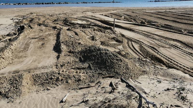 spiagge dopo passaggio ruspe