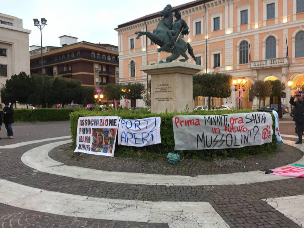 la-protesta-anti-salvini-a-campobasso-150196
