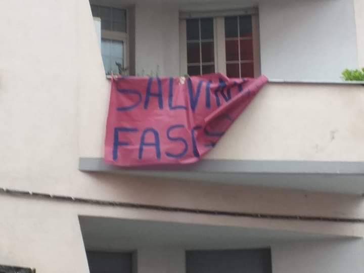 striscioni anti Salvini