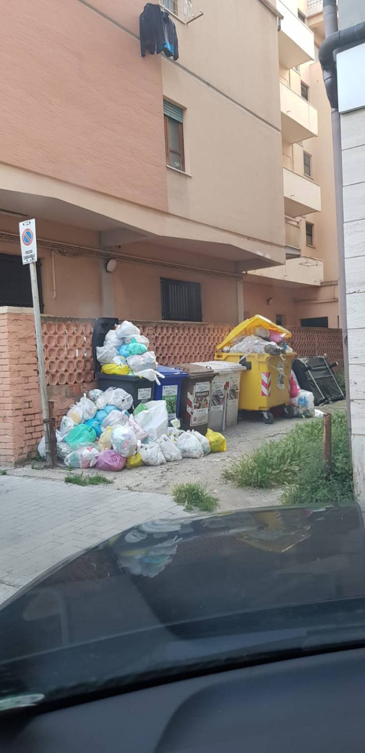 Immondizia Corso fratelli Brigida