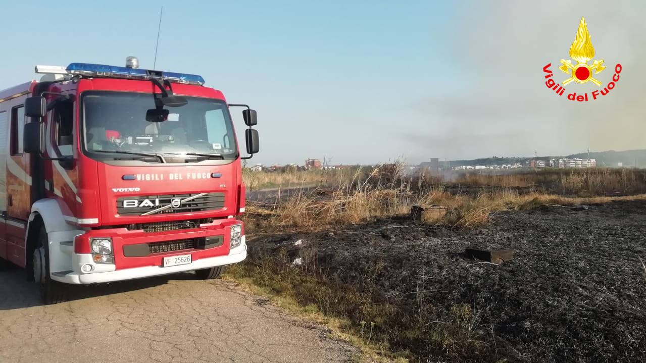 Vigili del fuoco terreno bruciato