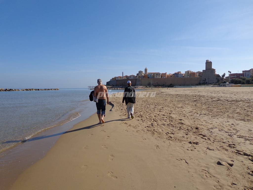 fine-ottobre-con-il-caldo-spiagge-gremite-160934