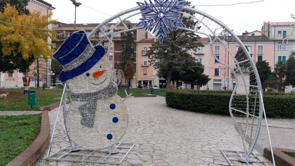 Lavori per le luminarie a Campobasso