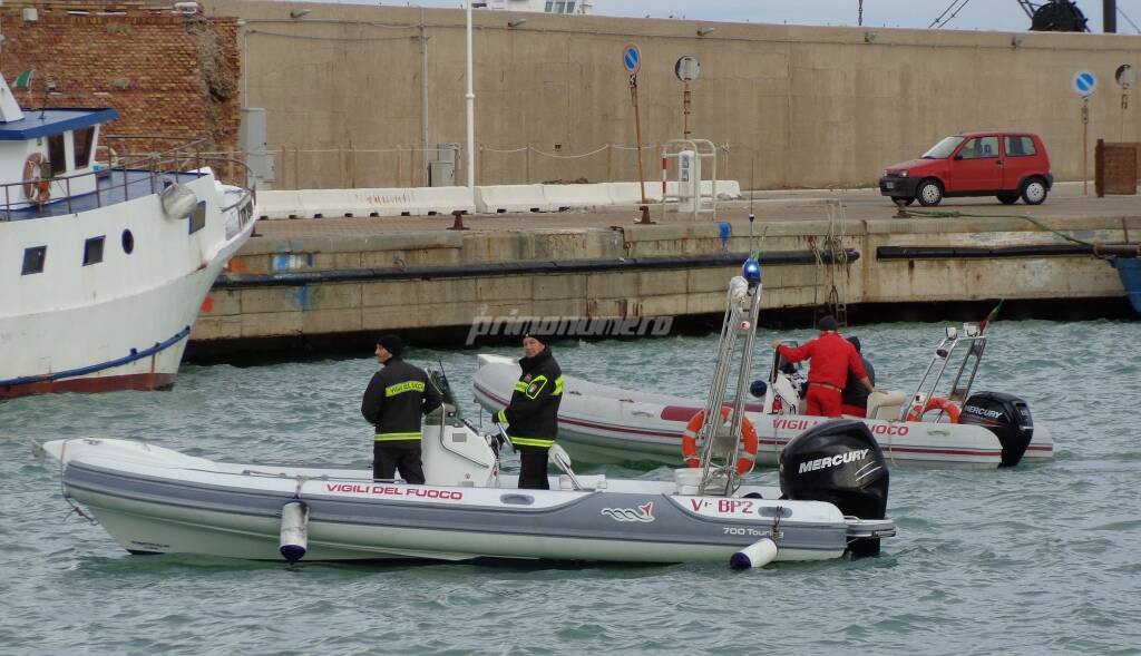 sommozzatori, vigili del fuoco, ricerche in mare, disperso,