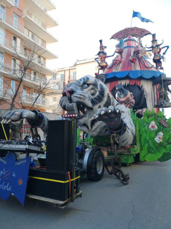 Carnevale larino carri anteprima