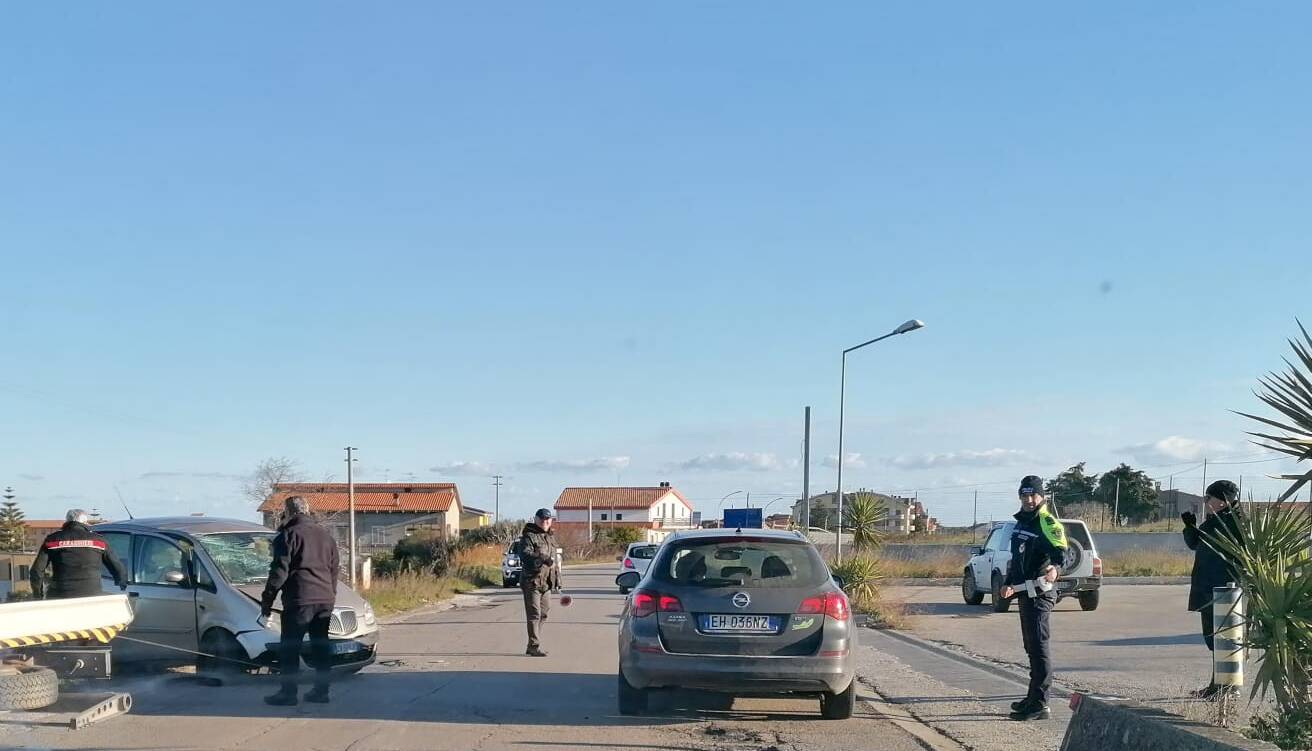 Incidente auto ribaltata Portocannone