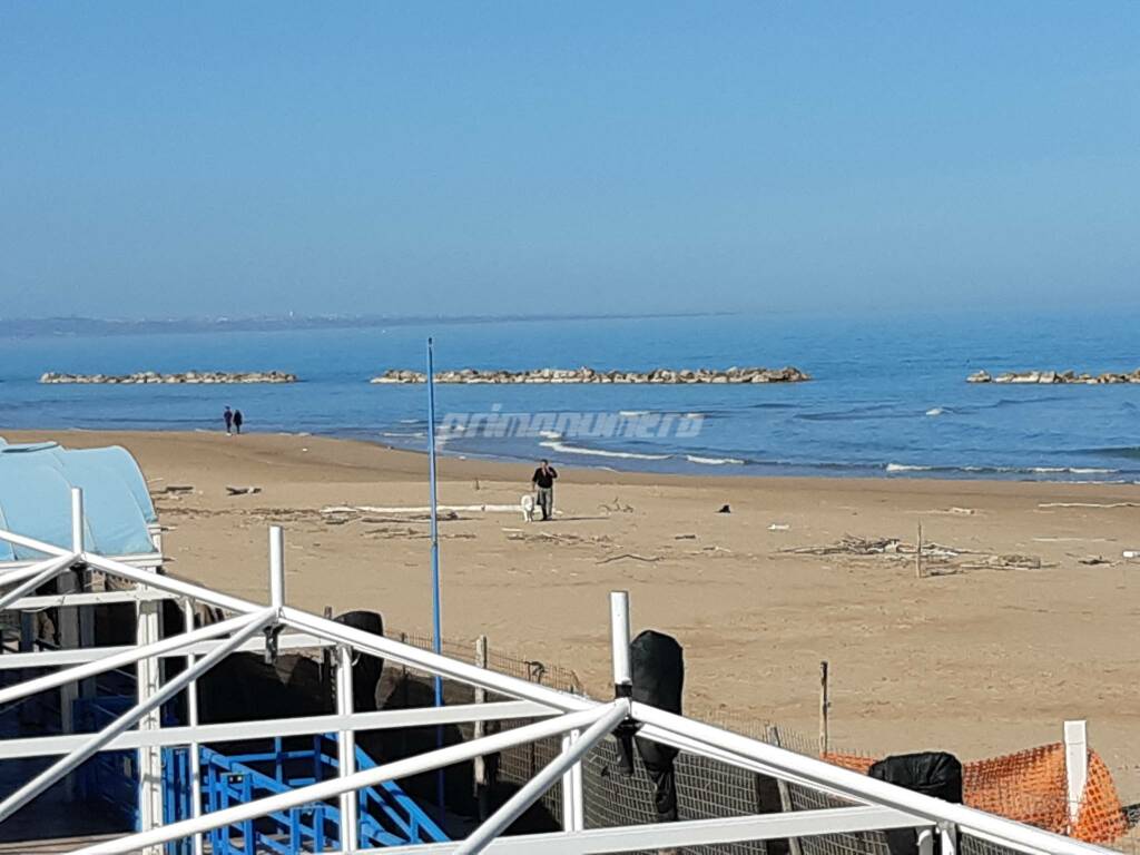 Mare lungomare spiaggia febbraio 2020