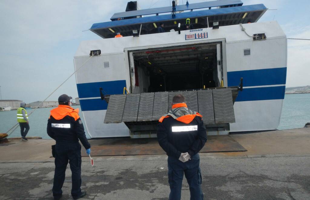 capitaneria controlli porto coronavirus