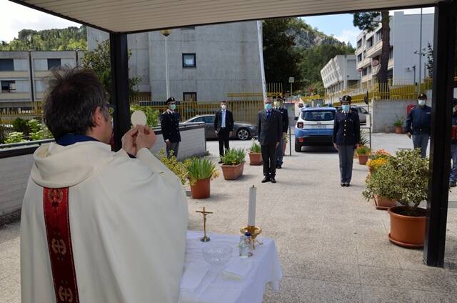 poliziotto morto a secondigliano