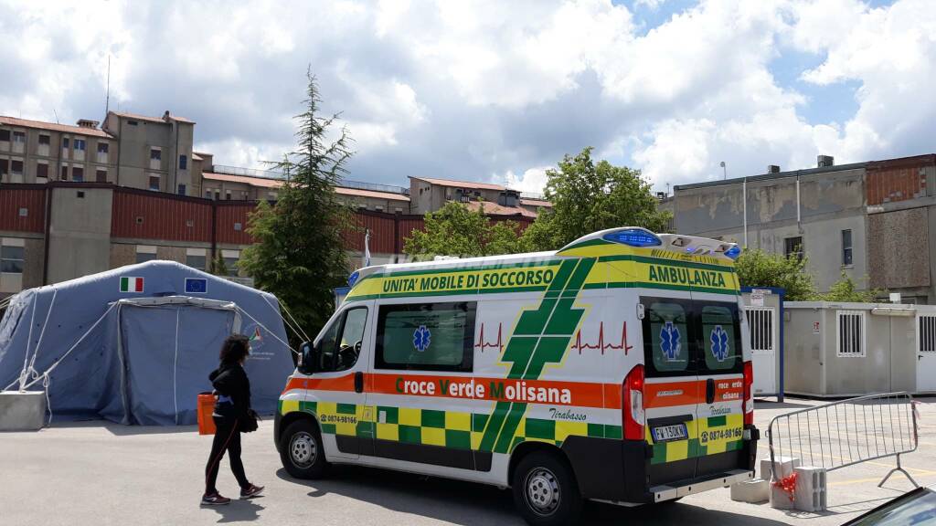 ambulanza ospedale Cardarelli