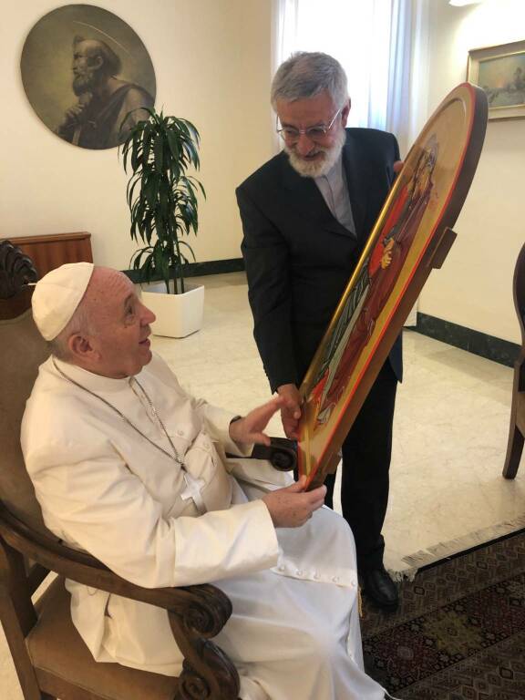 Il Papa riceve icona da Luigi Russo