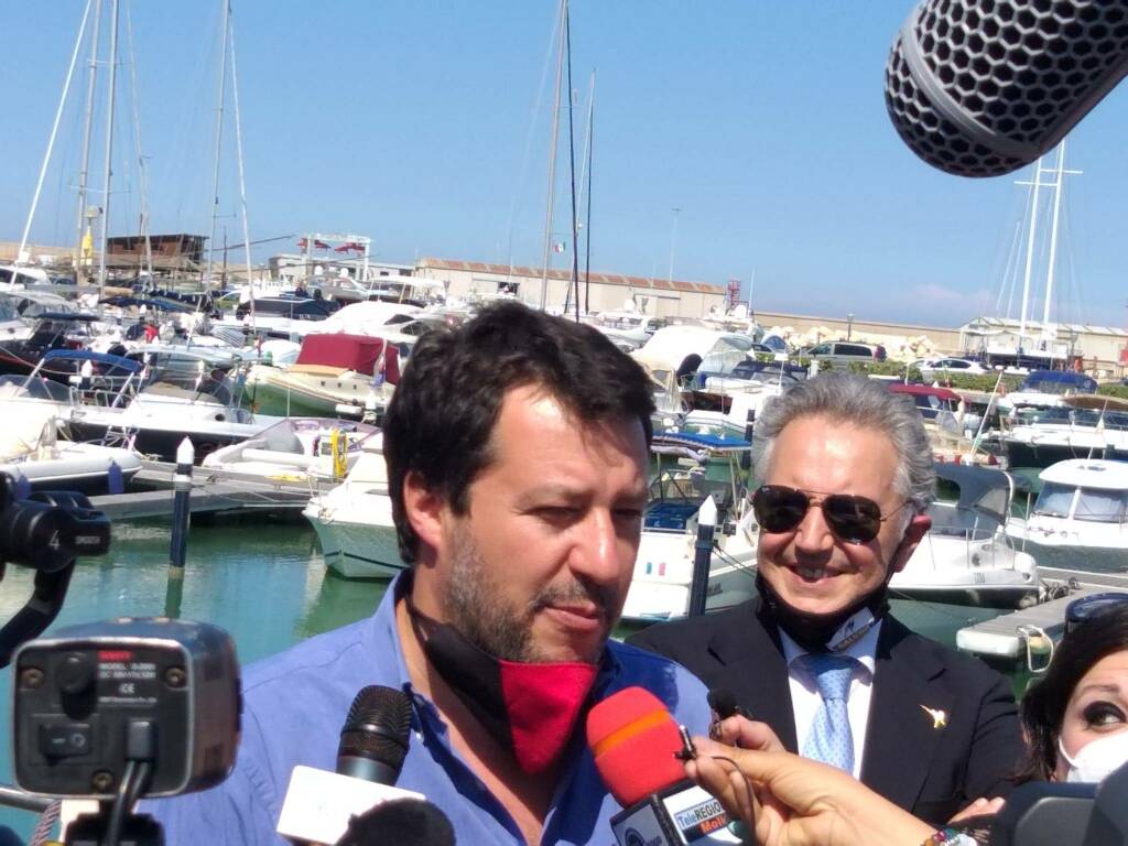 Matteo Salvini a Termoli sottovento Marone supporter