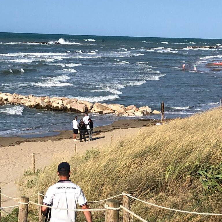 annegamento spiaggia libera termoli passerella 