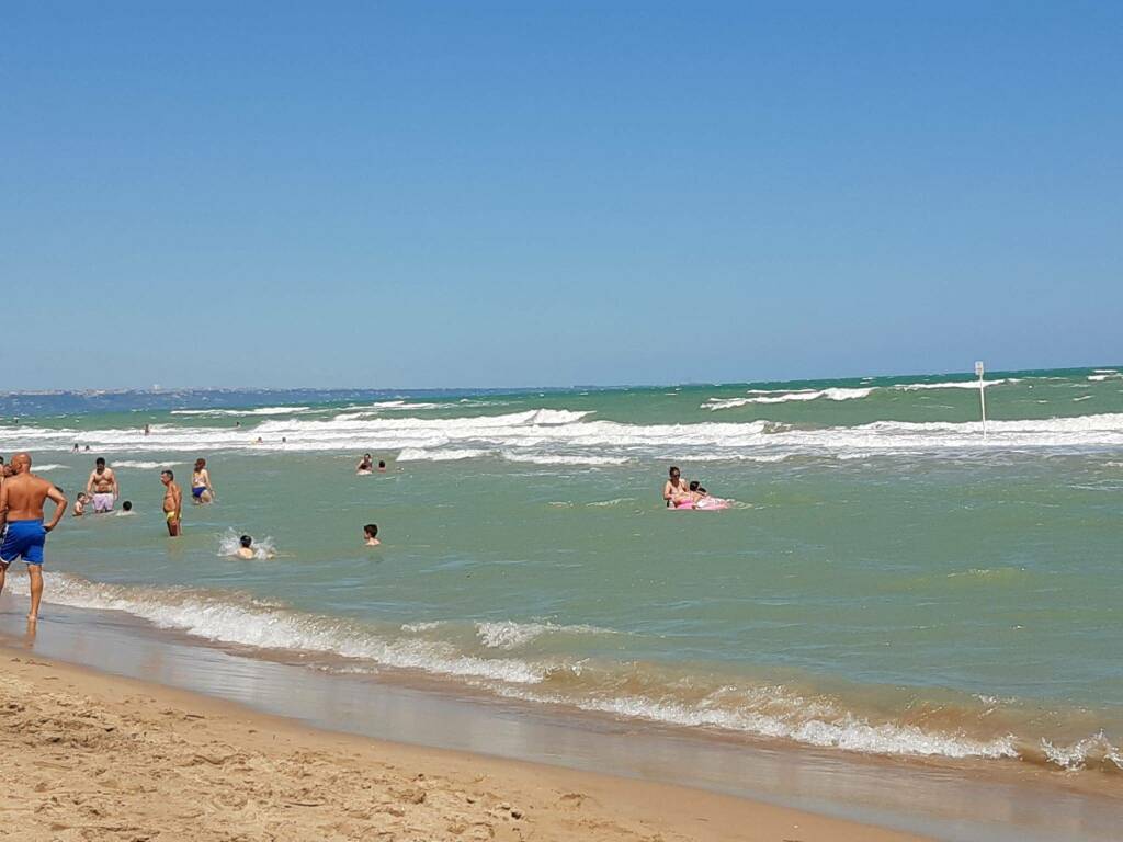 Mare spiaggia vento di maestrale luglio 2020