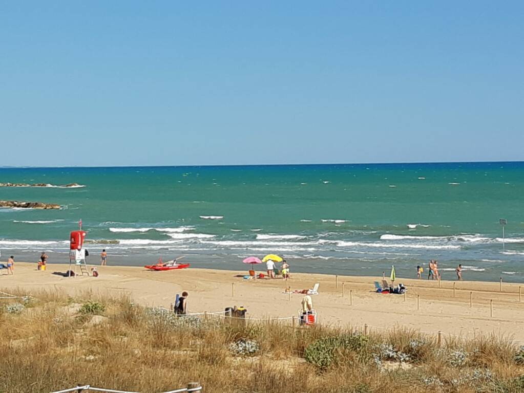 Mare spiaggia vento di maestrale luglio 2020