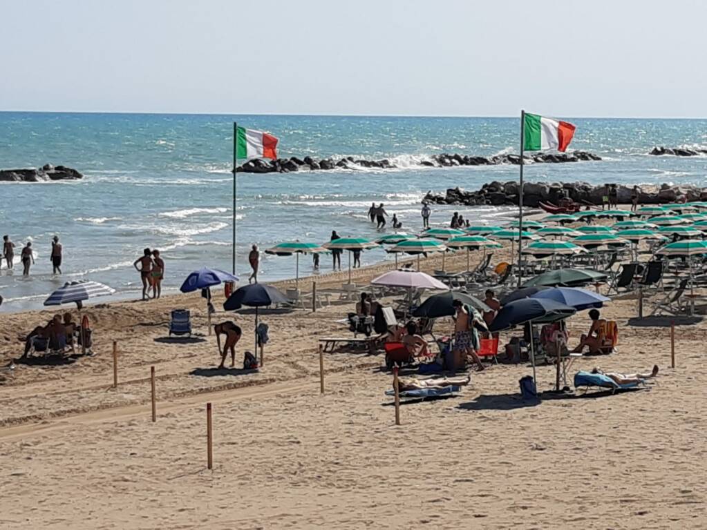 Mare spiaggia vento di maestrale luglio 2020