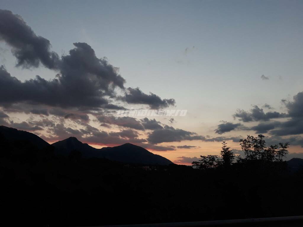 Tramonto nuvole Monti Roccamandolfi