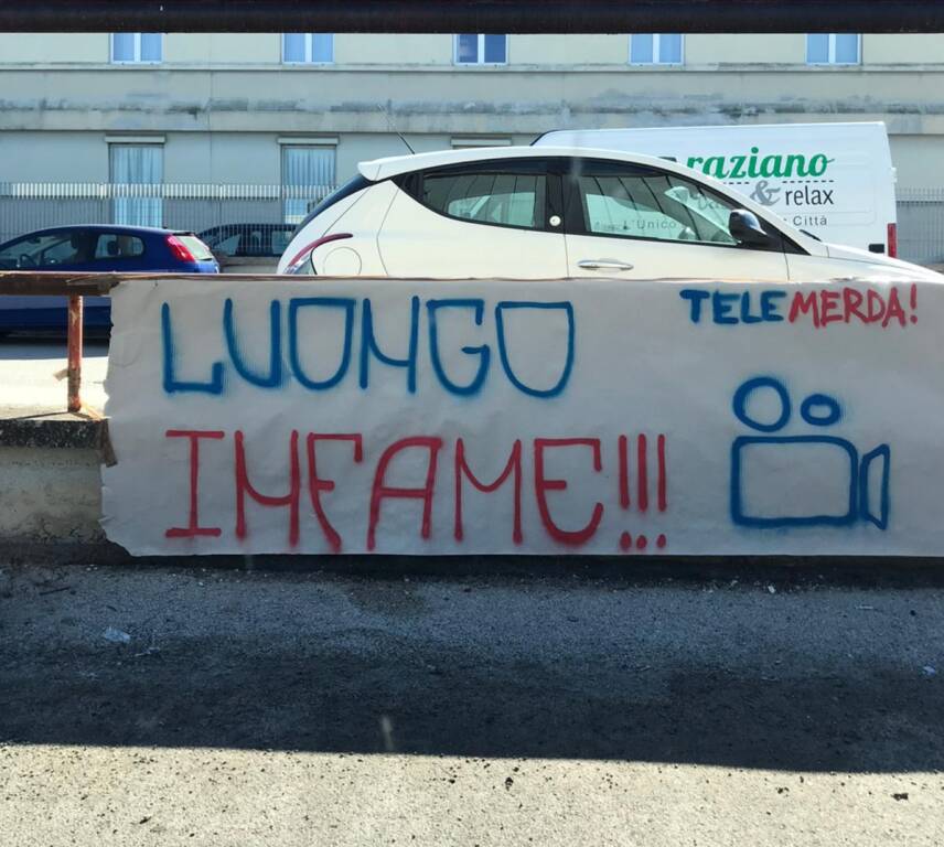 striscione enzo luongo infame