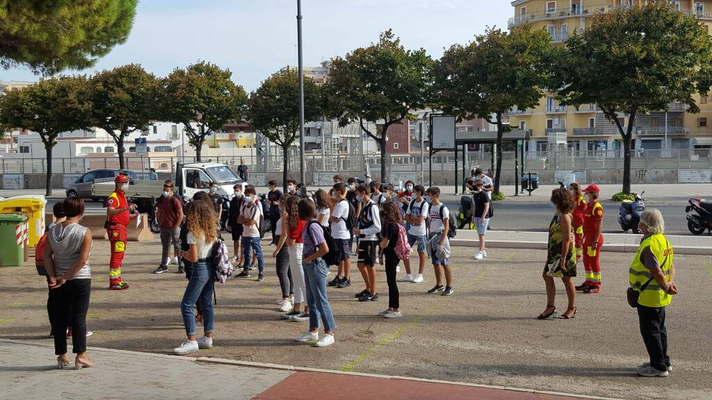 primi giorni liceo alfano studenti