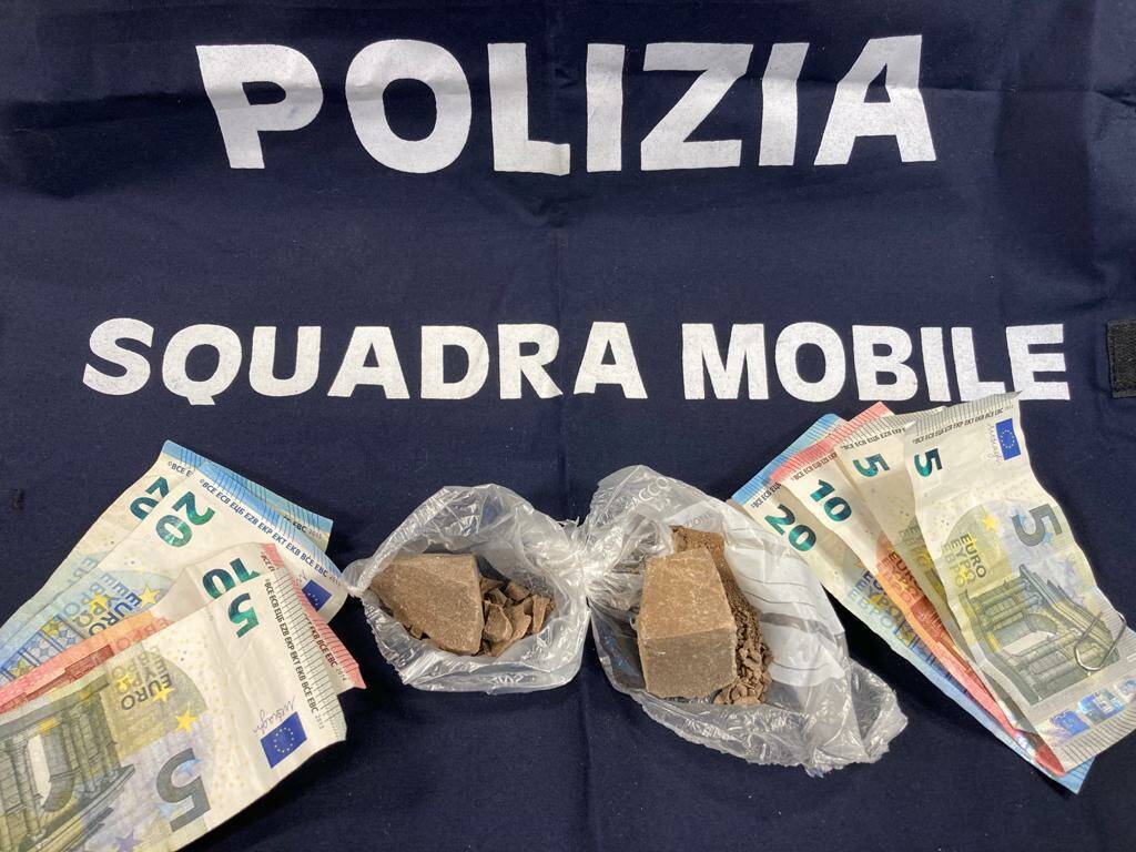 squadra mobile soldi eroina