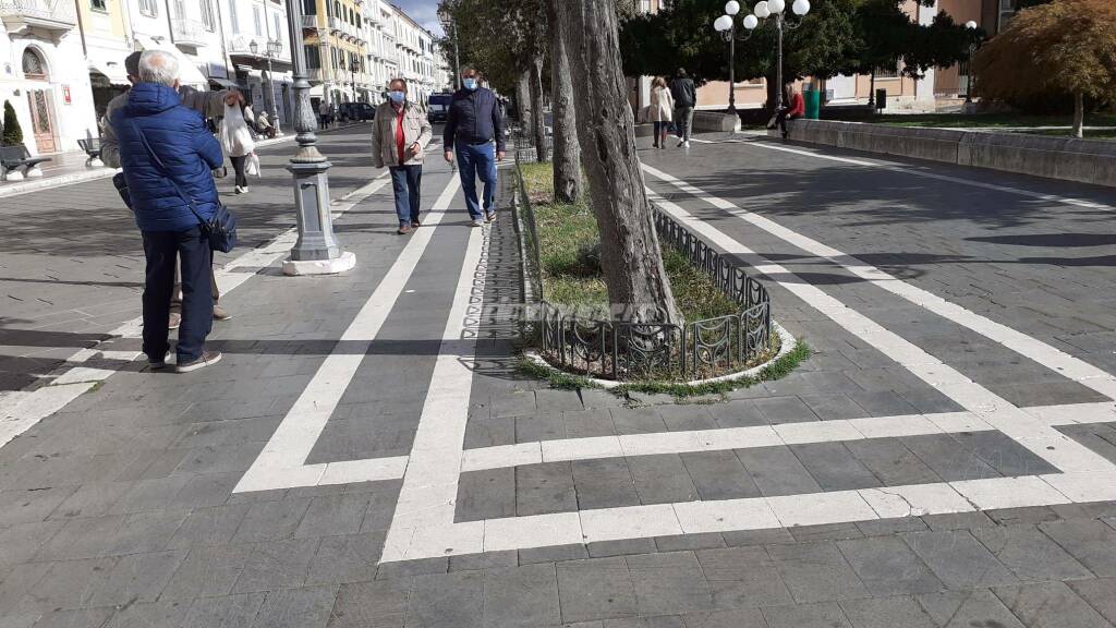 Campobasso corso covid gente a spassomascherine