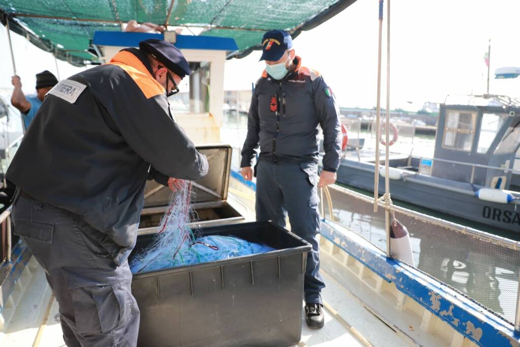 Pesce sequestrato dalla Guardia Costiera