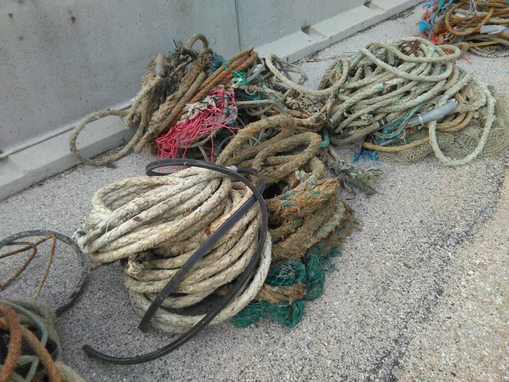 pulizia porto reti pesca