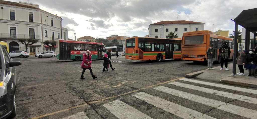 Autobus trasporti piazza stazione termoli autisti pendolari studenti circolari 