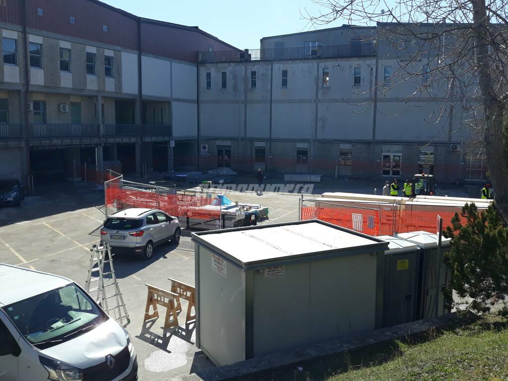 Ospedale Cardarelli lavori per i moduli covid terapia intensiva 