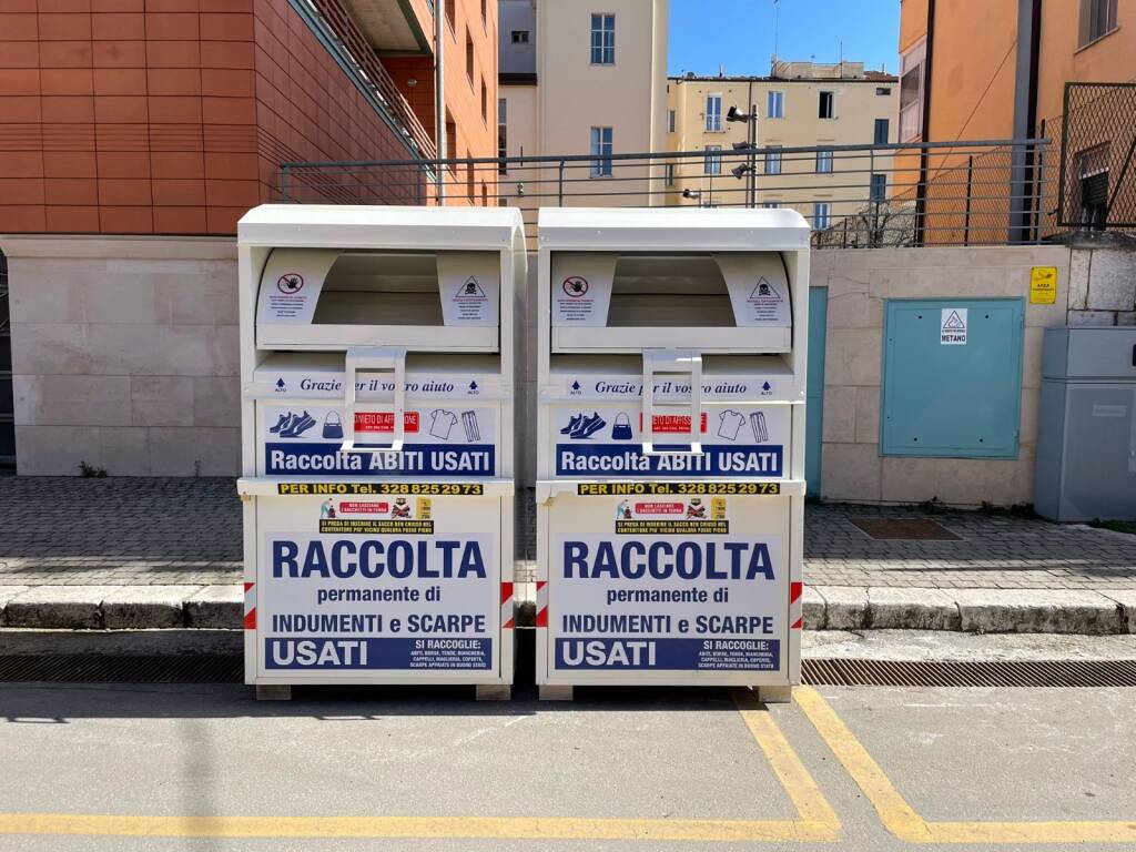 Campobasso cassonetti raccolta abiti usati