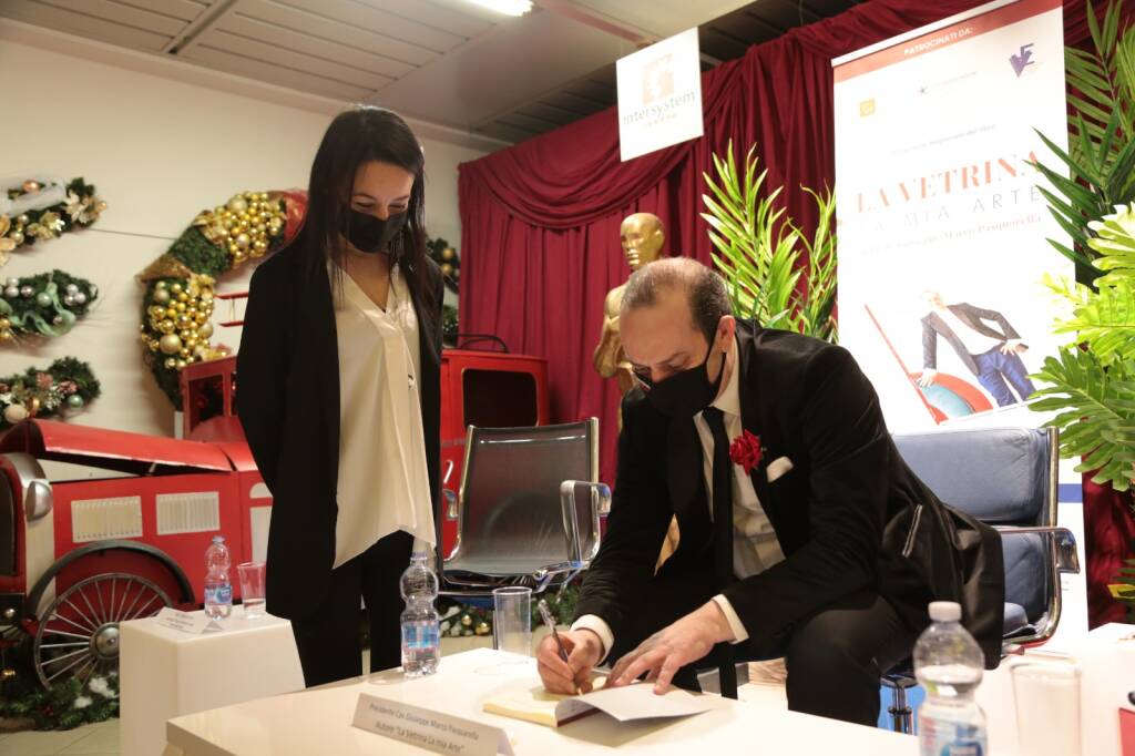 Presentazione libro vetrina Pasquarella