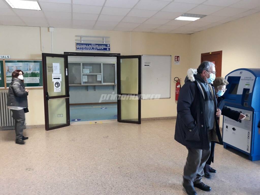 Vaccini covid anziani over 80 ospedale Cardarelli 