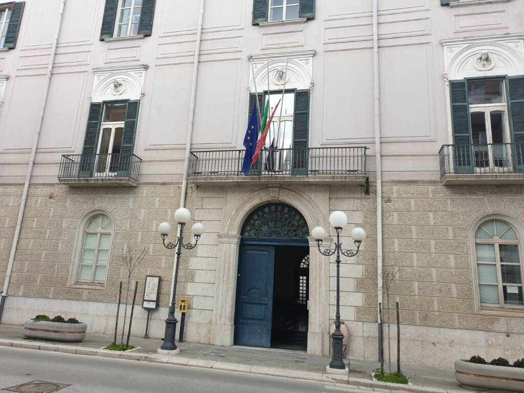 bandiere mezz'asta palazzo magno provincia campobasso