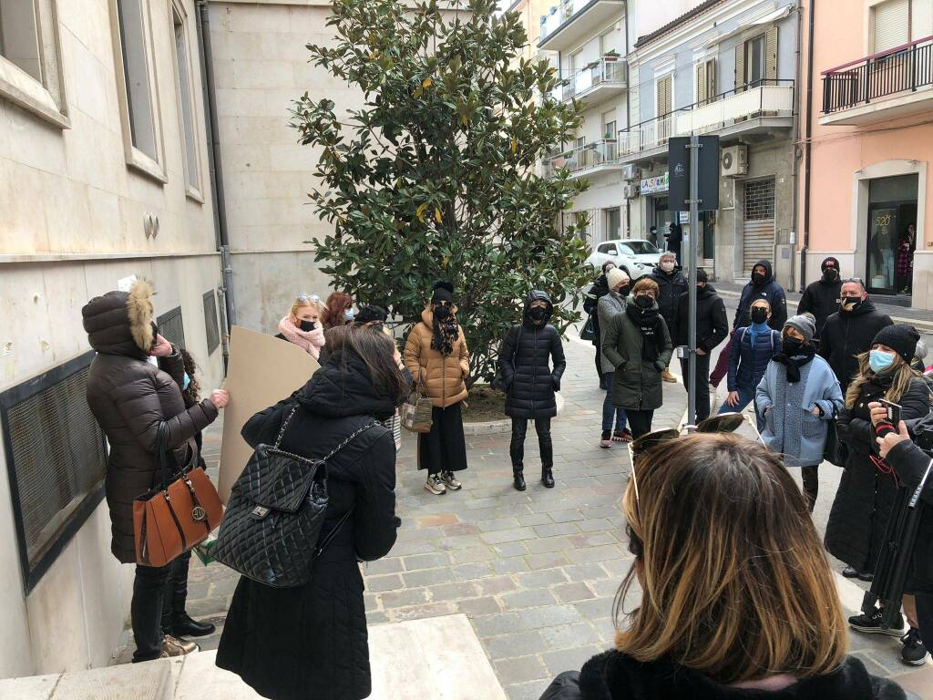 Protesta commercianti Termoli zona rossa