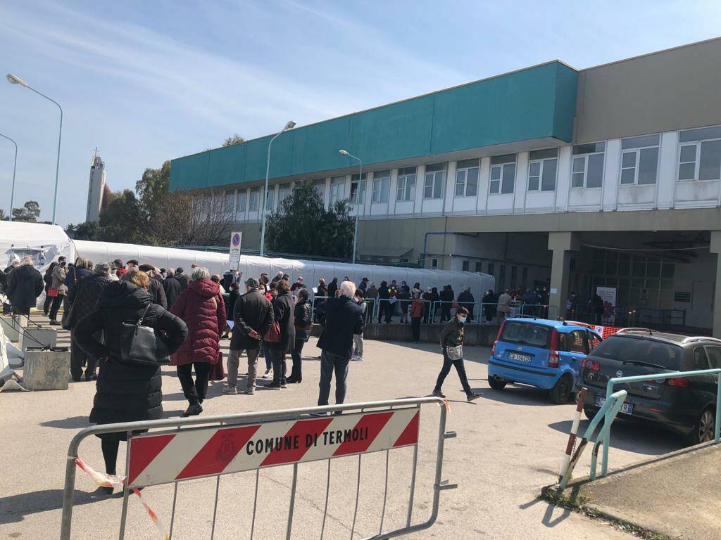 vaccini code fila ospedale da campo termoli