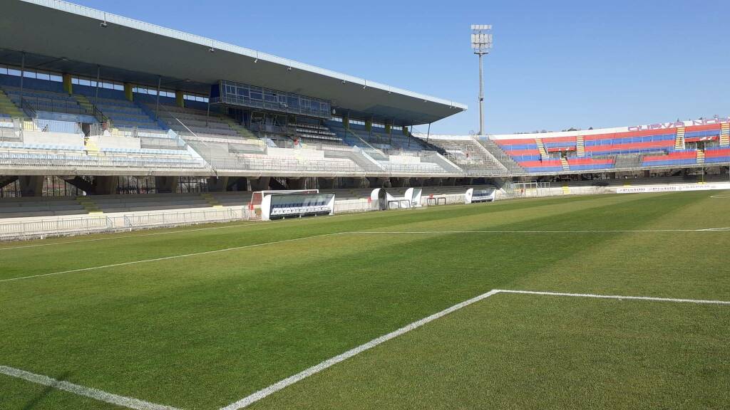 Tribuna e curva Stadio Selvapiana