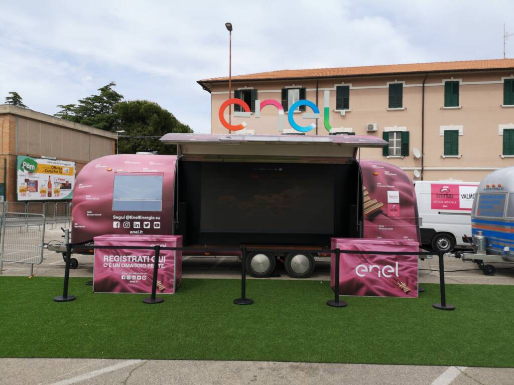 stand giro italia piazza donatori