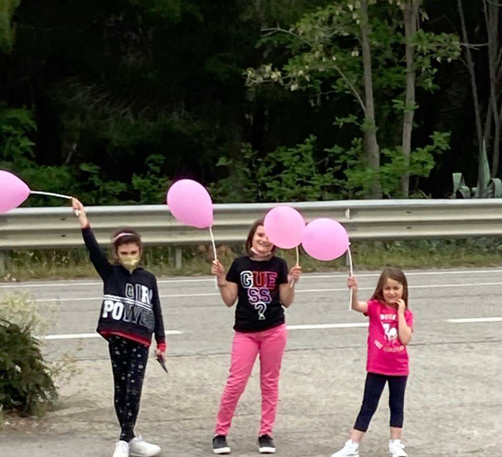 statale giro italia bambine palloncini rosa
