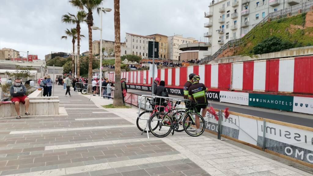 lungomare attesa giro italia