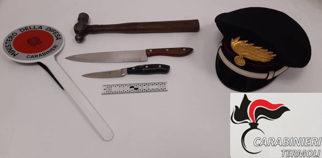 Martello e coltelli denuncia carabinieri termoli