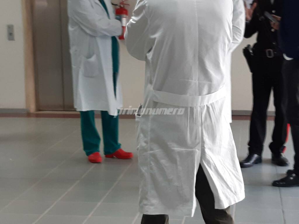 medico camice ospedale carabinieri