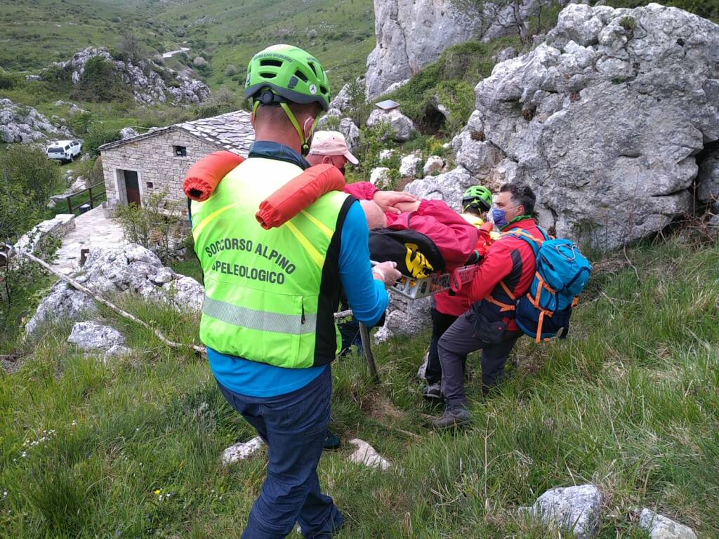 Soccorso alpino persona ferita Frosolone Morgia rocce soccorso persona