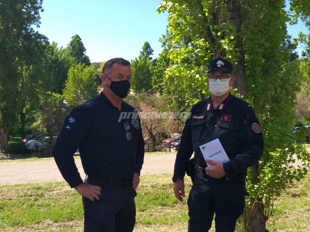 Studenti al parco per piantumare alberi